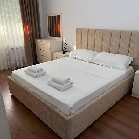 Aura Kamëz